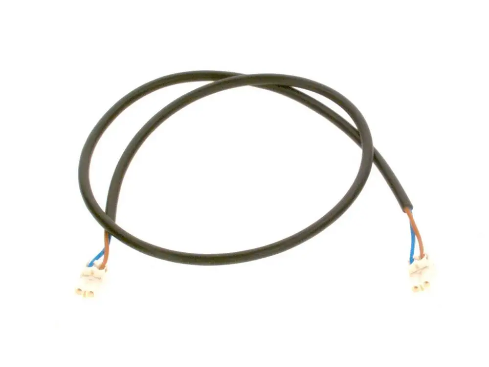 Bosch Kabel mit zwei Anschlussleitern, ummantelt in schwarzem Material. Die Enden sind mit Steckverbindern ausgestattet. Geeignet für elektrische Verbindungen.